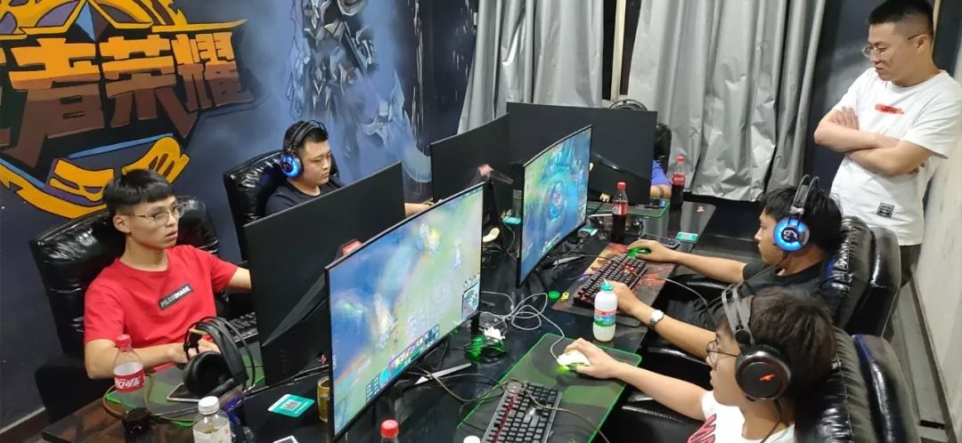 精神鼓舞着 精神鼓舞着